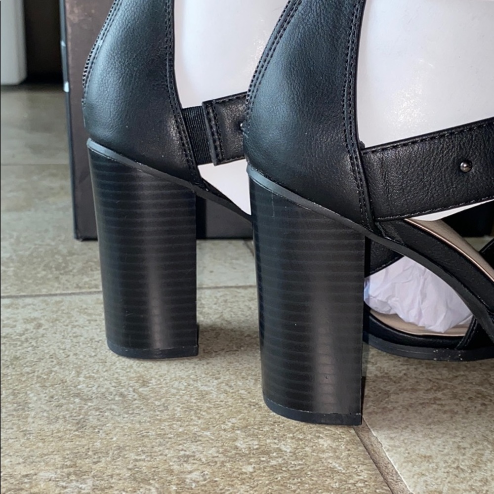 Heels - Picture 5 of 7